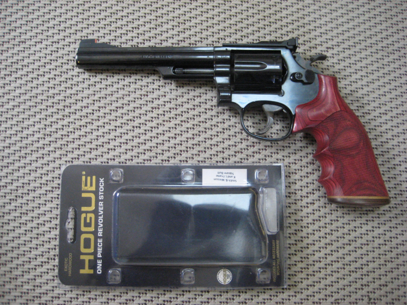 Revolvergriff (neuwertig) für S&W Square Butt Mod. 585, 686, 66, 19, 17 – Bild 1