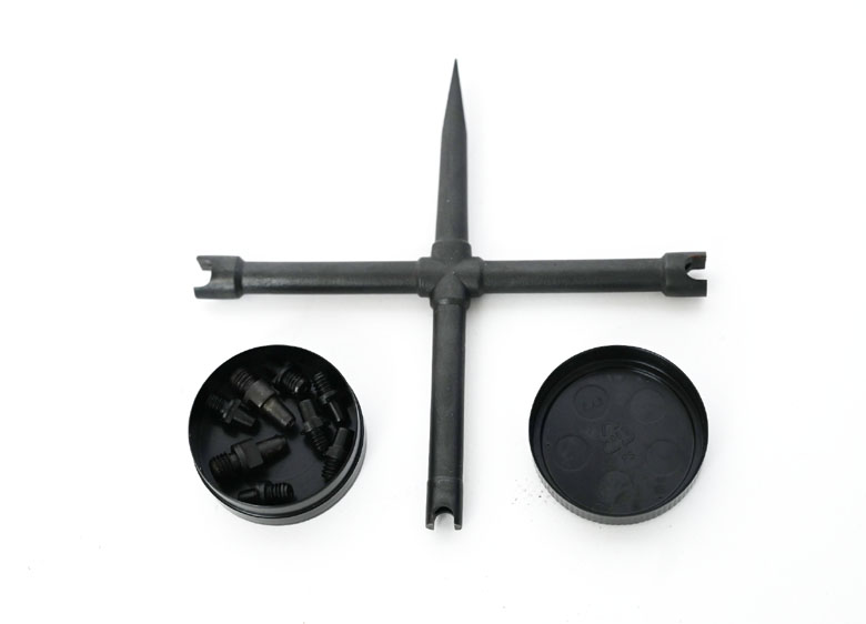 Konvolut mit Vorderladerzubehör, Pistonschlüssel, Pistons, Geschosssetzer usw. – Bild 4