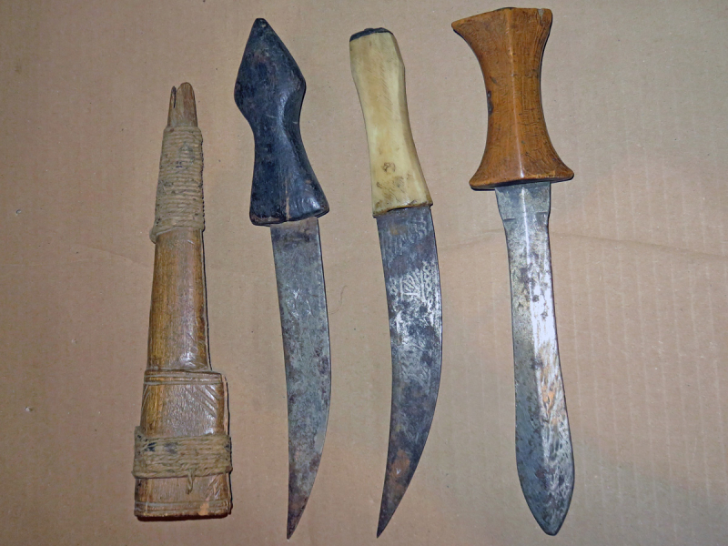 Konvolut Dolch Krummdolch Messer und Holzscheide afrikanischer Raum – Bild 3
