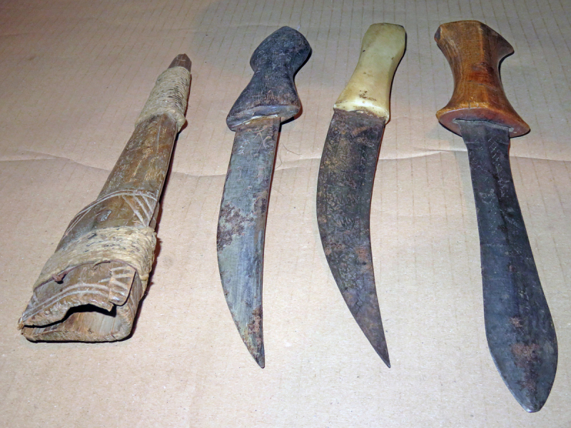 Konvolut Dolch Krummdolch Messer und Holzscheide afrikanischer Raum – Bild 2