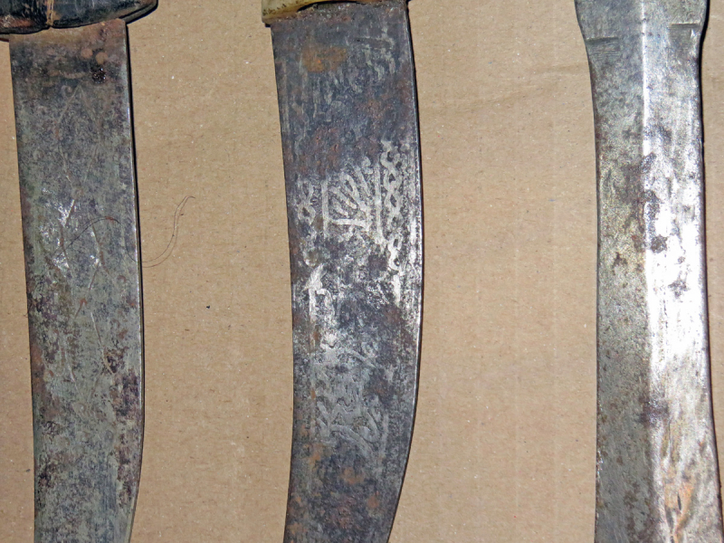 Konvolut Dolch Krummdolch Messer und Holzscheide afrikanischer Raum – Bild 4