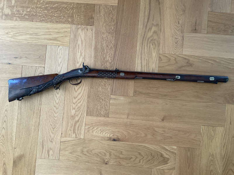 Vorderladergewehr mit Handschnitzereien – Bild 2