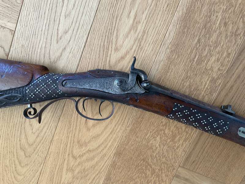 Vorderladergewehr mit Handschnitzereien – Bild 4