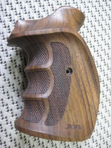 Revolvergriff (neuwertig) von Nill the Master für S&W Round Butt Mod. 585, 686, 66, 19, 17 – Bild 2