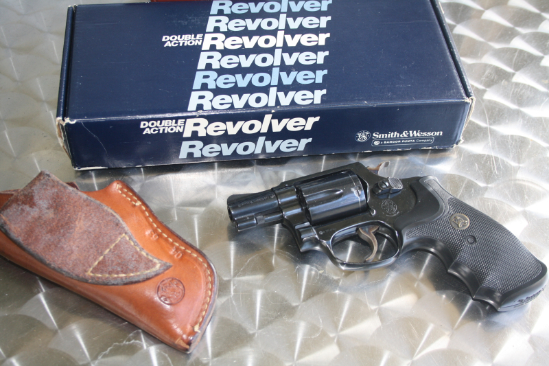 Revolver Smith & Wesson, Modell 36, im Kaliber 38 Special, mit Zubehör – Bild 1