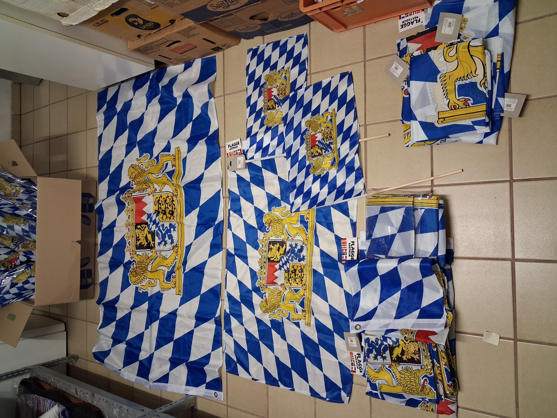 Konvolut Bayern Flaagen und Fähnchen – Bild 1