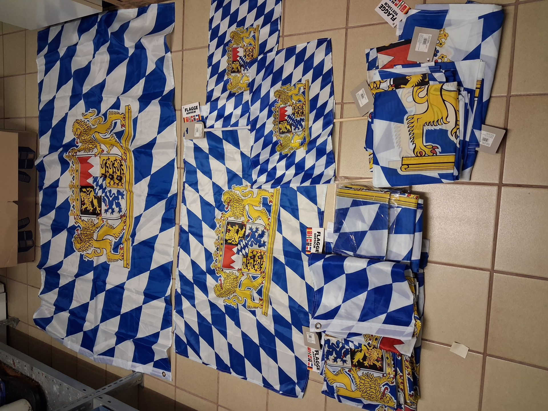 Konvolut Bayern Flaagen und Fähnchen – Bild 4