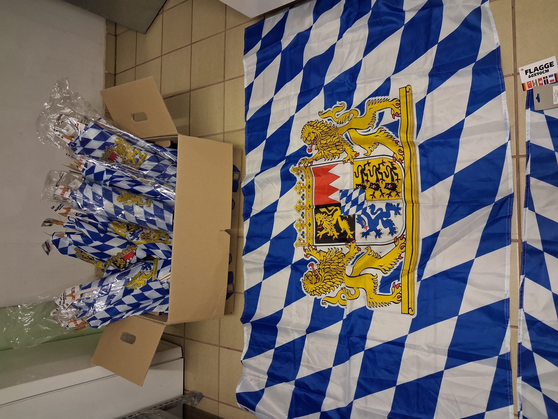 Konvolut Bayern Flaagen und Fähnchen – Bild 2
