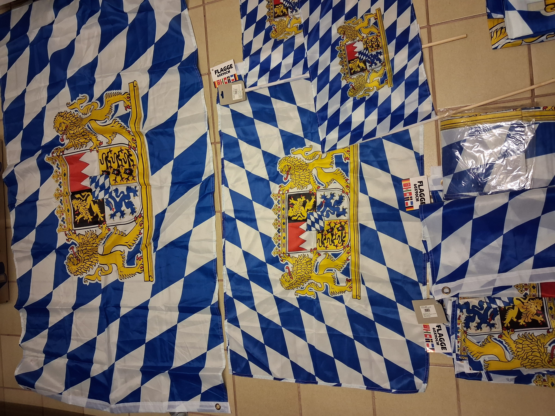 Konvolut Bayern Flaagen und Fähnchen – Bild 3