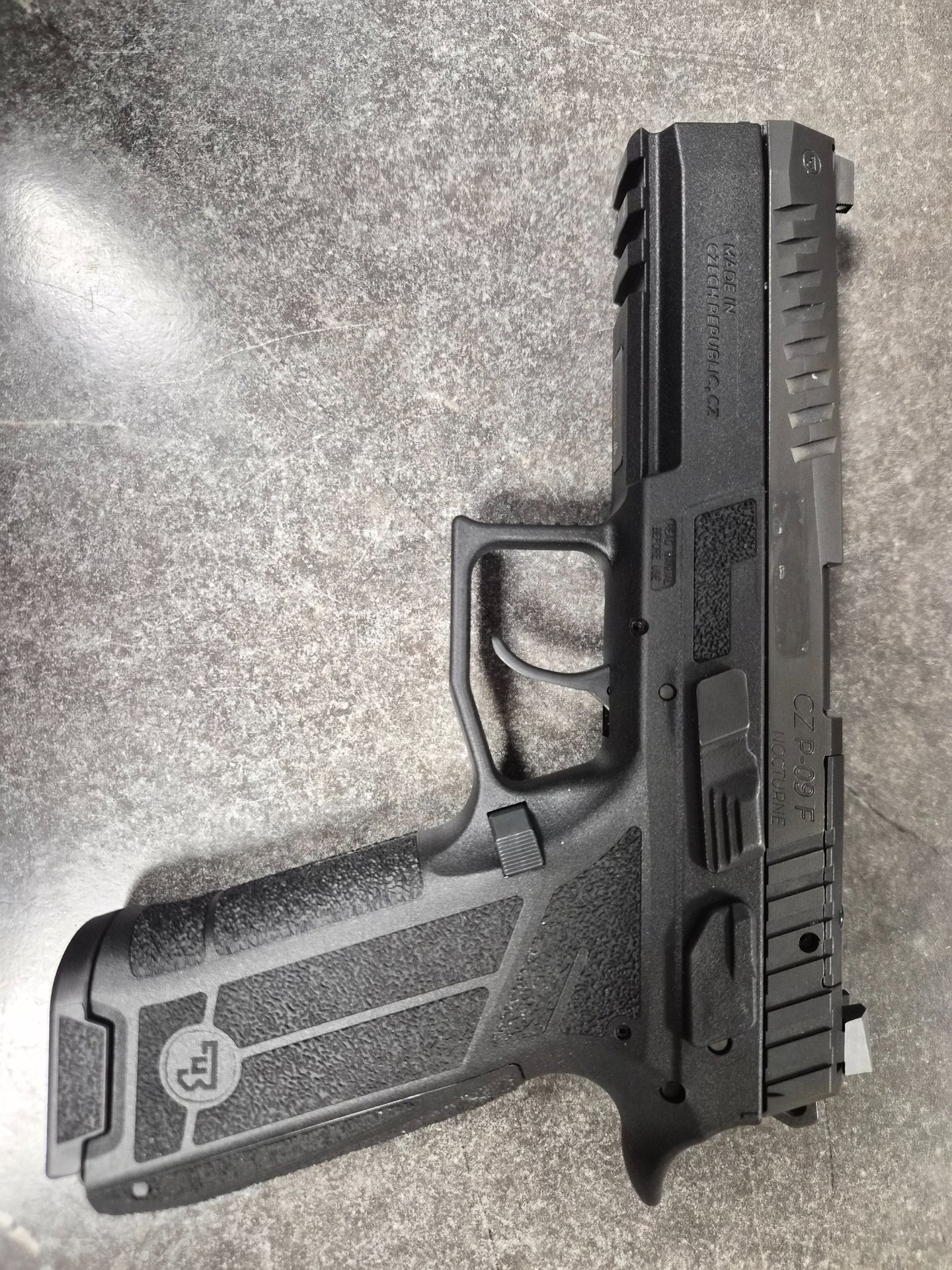 CZ P-09 F Nocturne 9mm Pistole – Bild 1