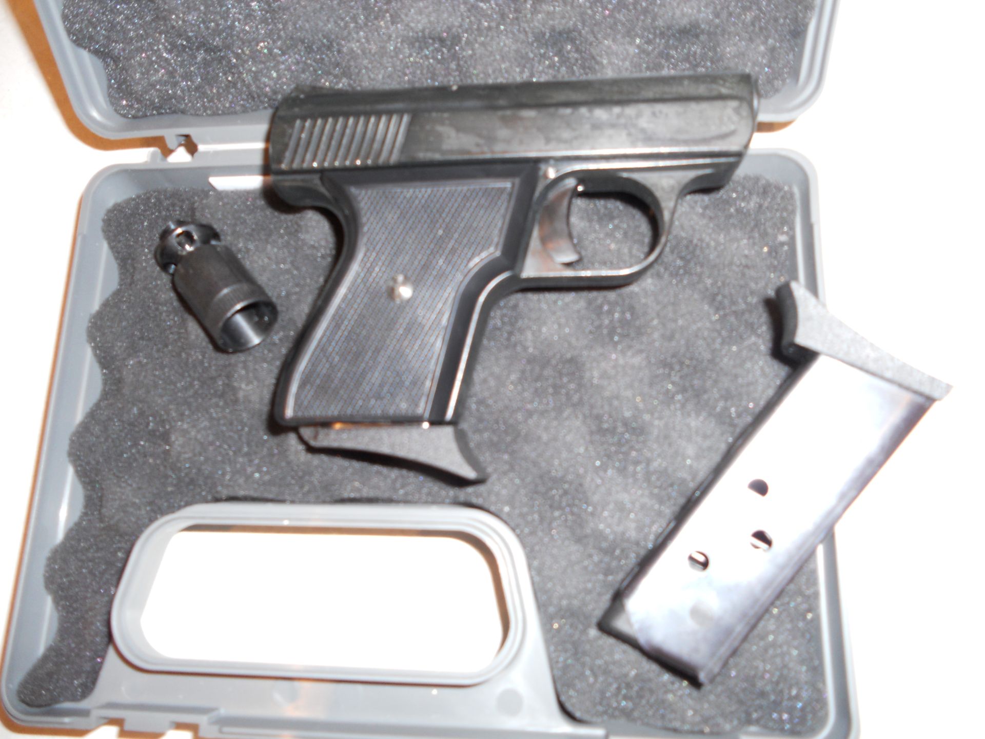 Record Modell 15-9 Schreckschusspistole 9mm P.A.K. brüniert Abschussbecher 2. Magazin – Bild 2