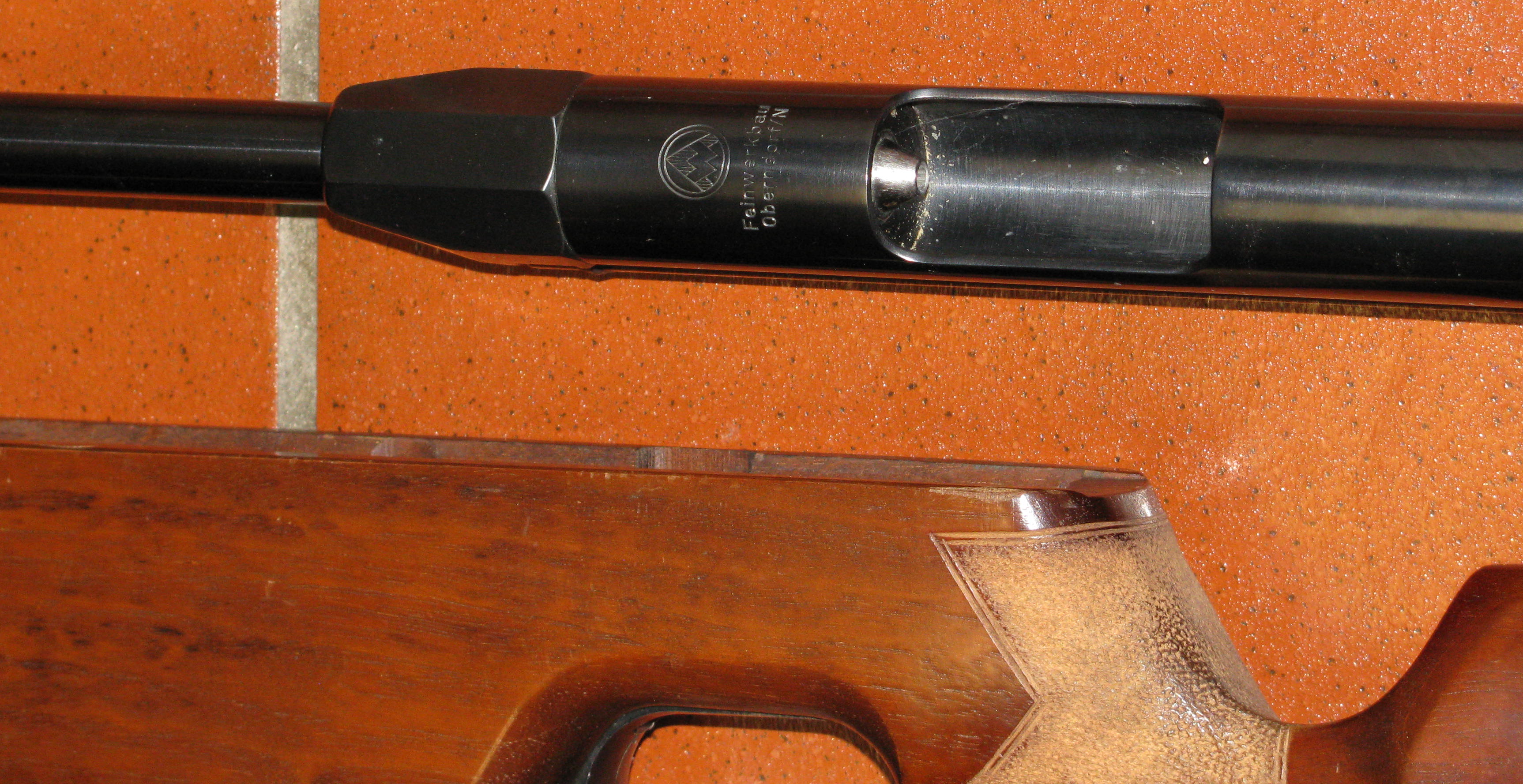 Feinwerkbau Luftgewehr, ein Feinwerkbau Mod. 300 mit originalen Diopter und F -Zeichen / Defekt – Bild 3
