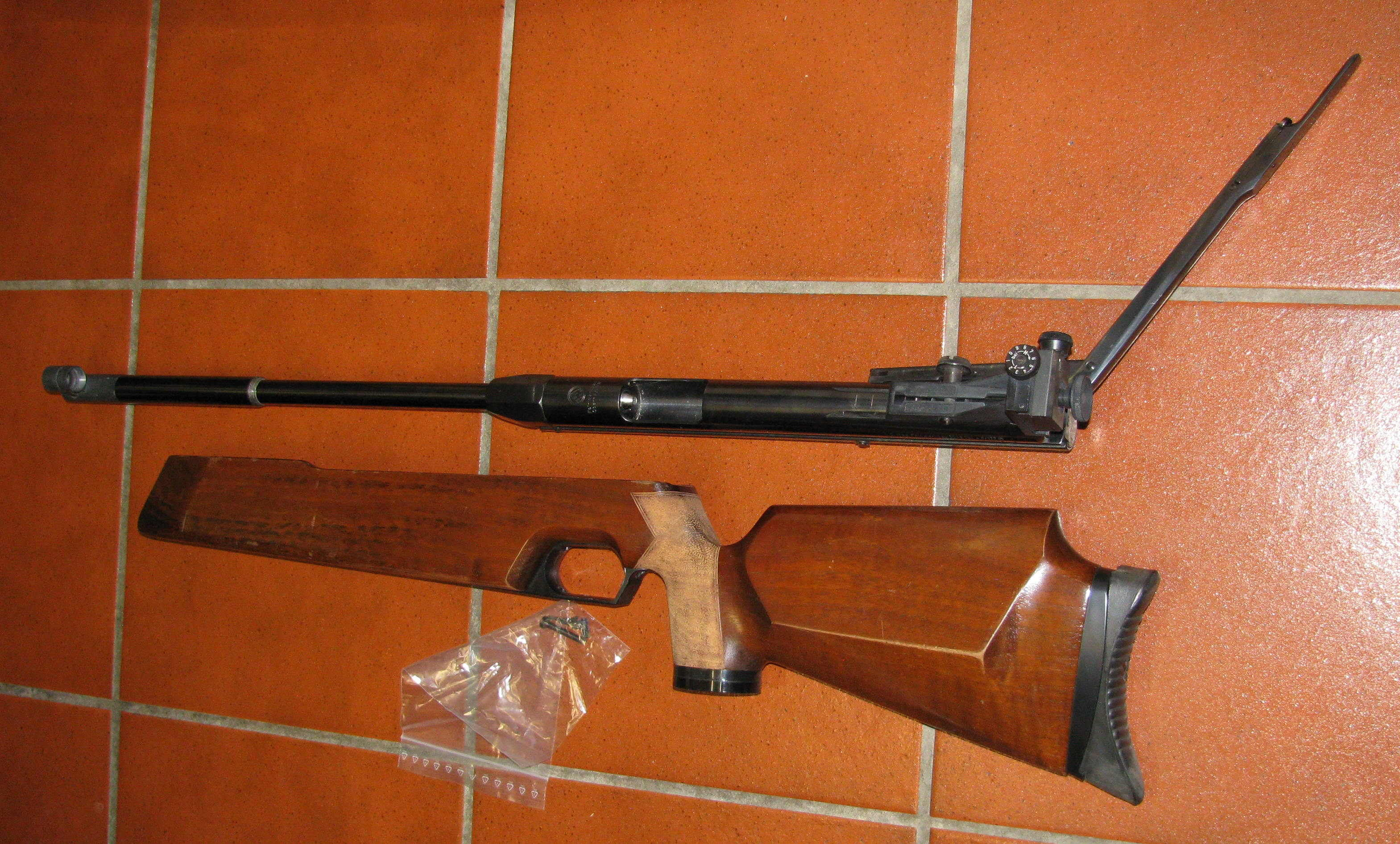 Feinwerkbau Luftgewehr, ein Feinwerkbau Mod. 300 mit originalen Diopter und F -Zeichen / Defekt – Bild 1