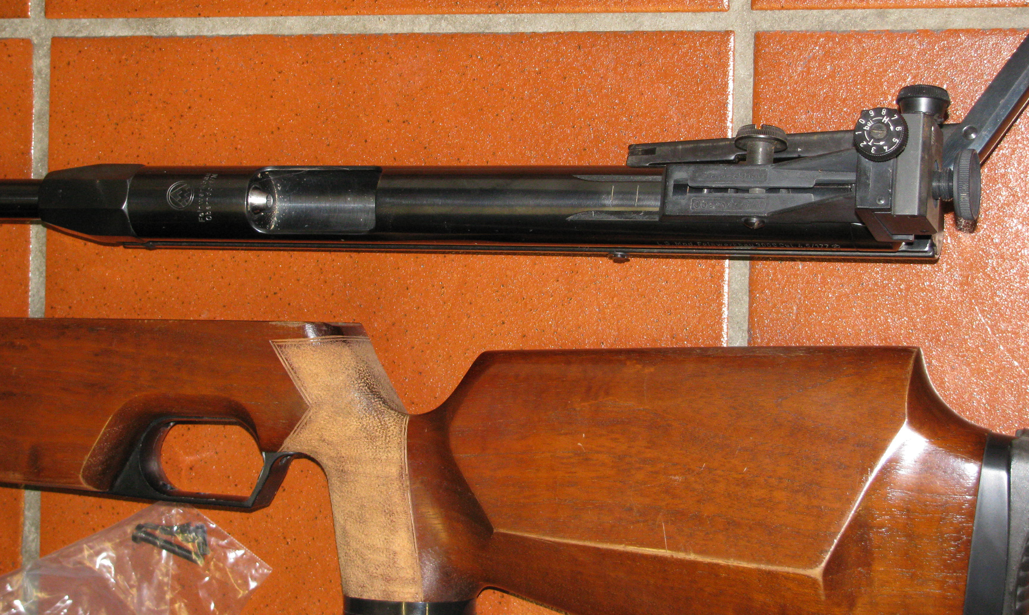 Feinwerkbau Luftgewehr, ein Feinwerkbau Mod. 300 mit originalen Diopter und F -Zeichen / Defekt – Bild 2