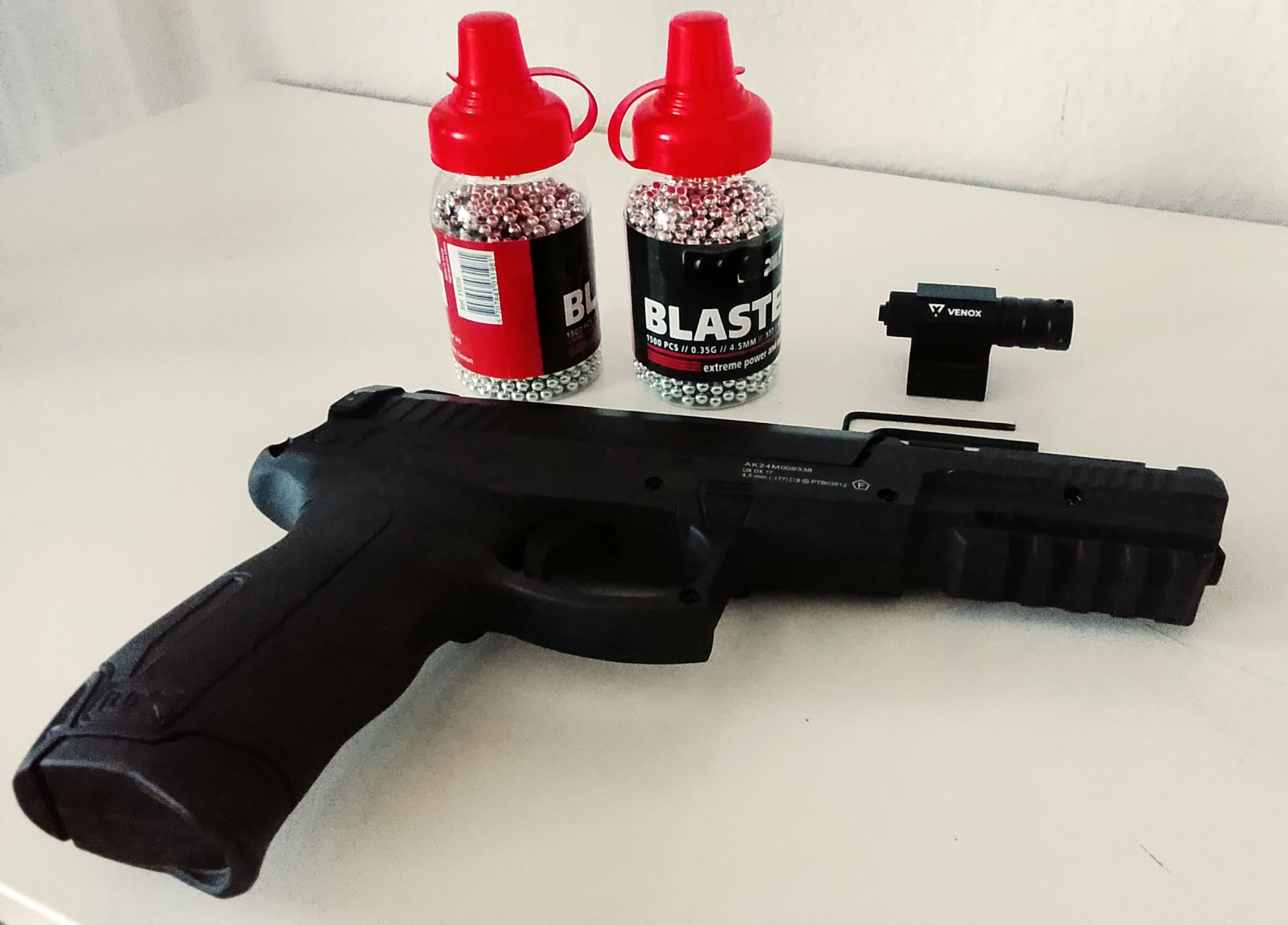 Umarex DX-17 Dual Xtreme Air Pistol mit Laserzielgerät – Bild 2