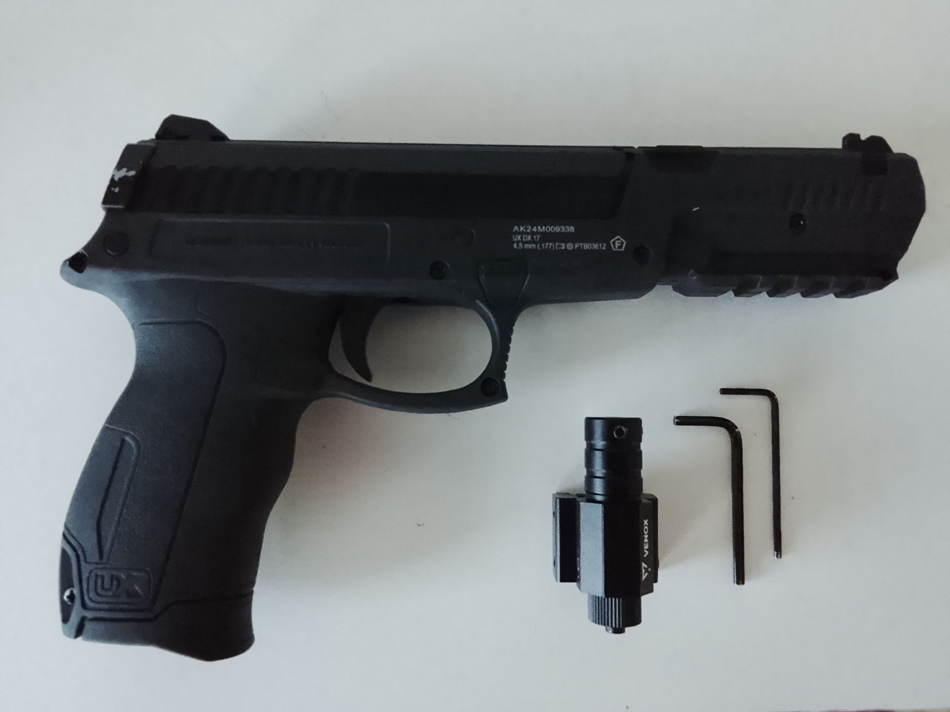 Umarex DX-17 Dual Xtreme Air Pistol mit Laserzielgerät – Bild 3