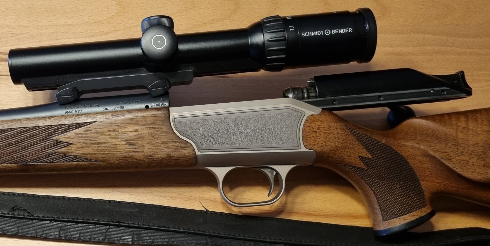 Blaser R93 Kal. 30-06 mit Optikpaket – Bild 1