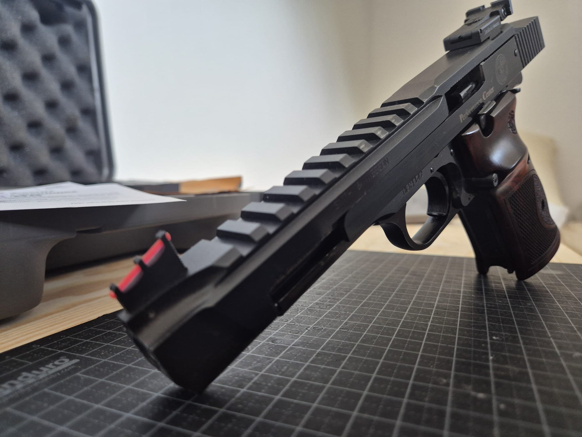 Smith & Wesson Model 41 Performance Center – slika 1
