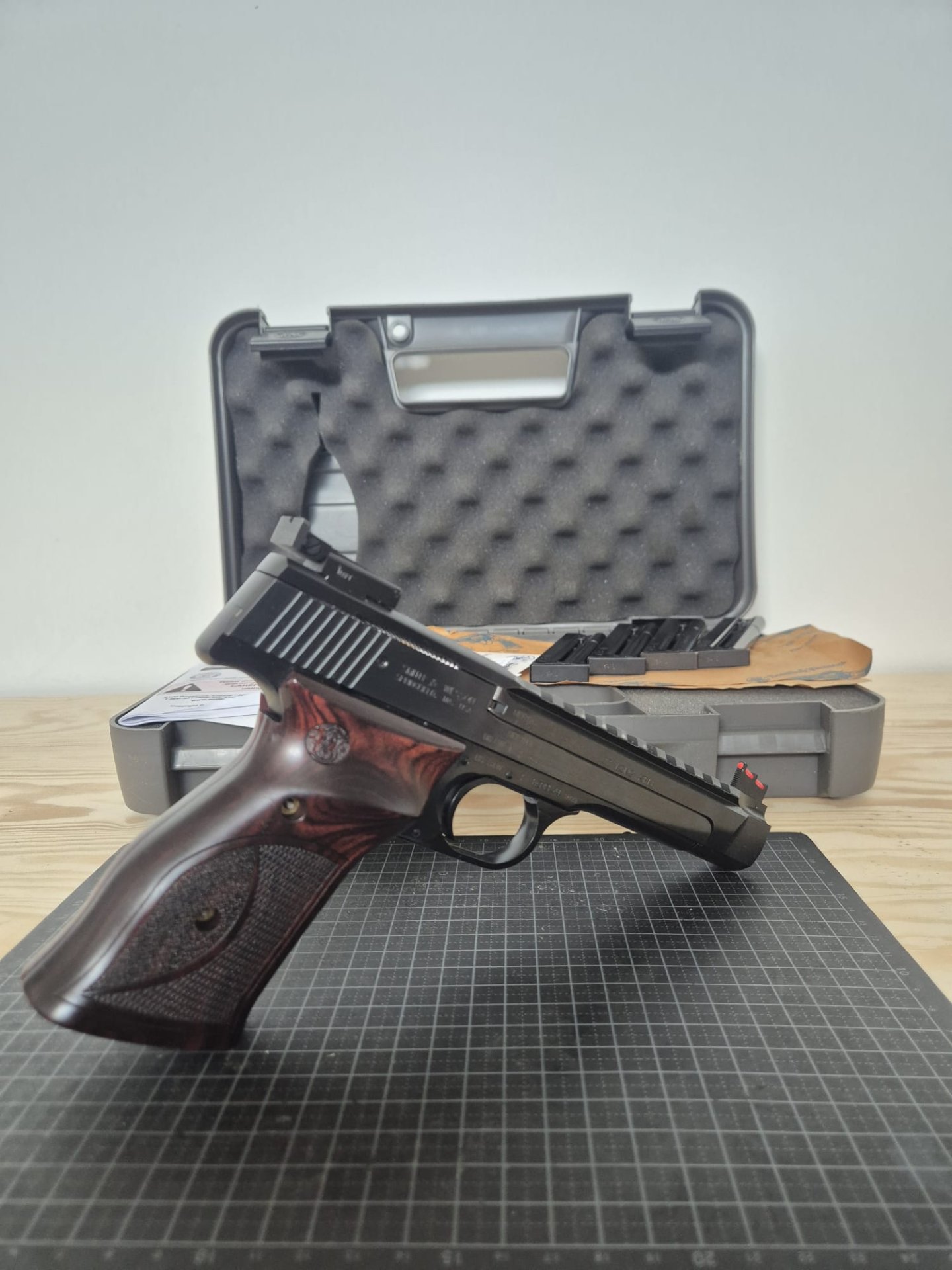 Smith & Wesson Model 41 Performance Center – slika 2