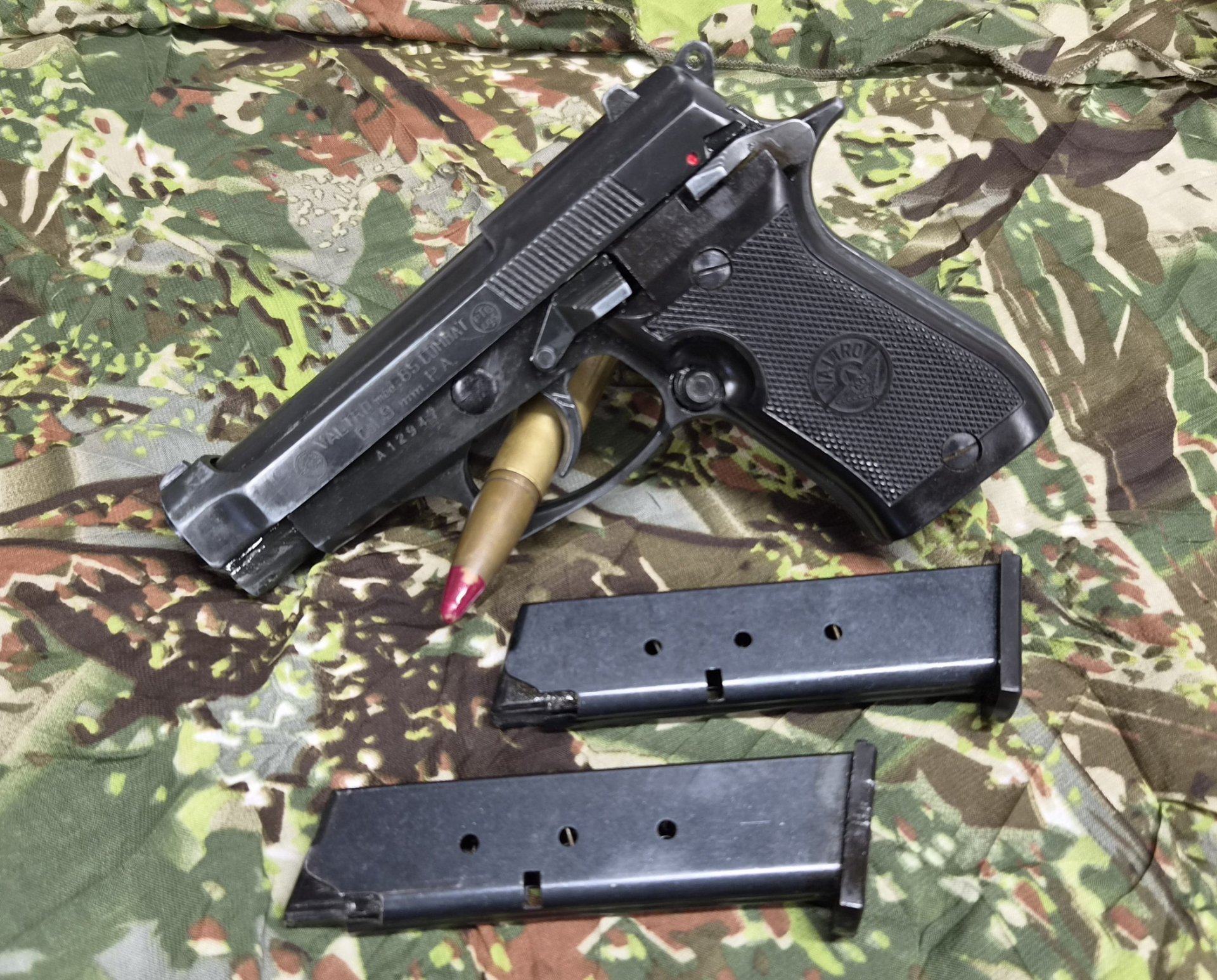ME Valtro Mod. 85 Combat 9mm P.A.K. – Komplettset mit 2 Magazinen & Lederholster – Bild 1
