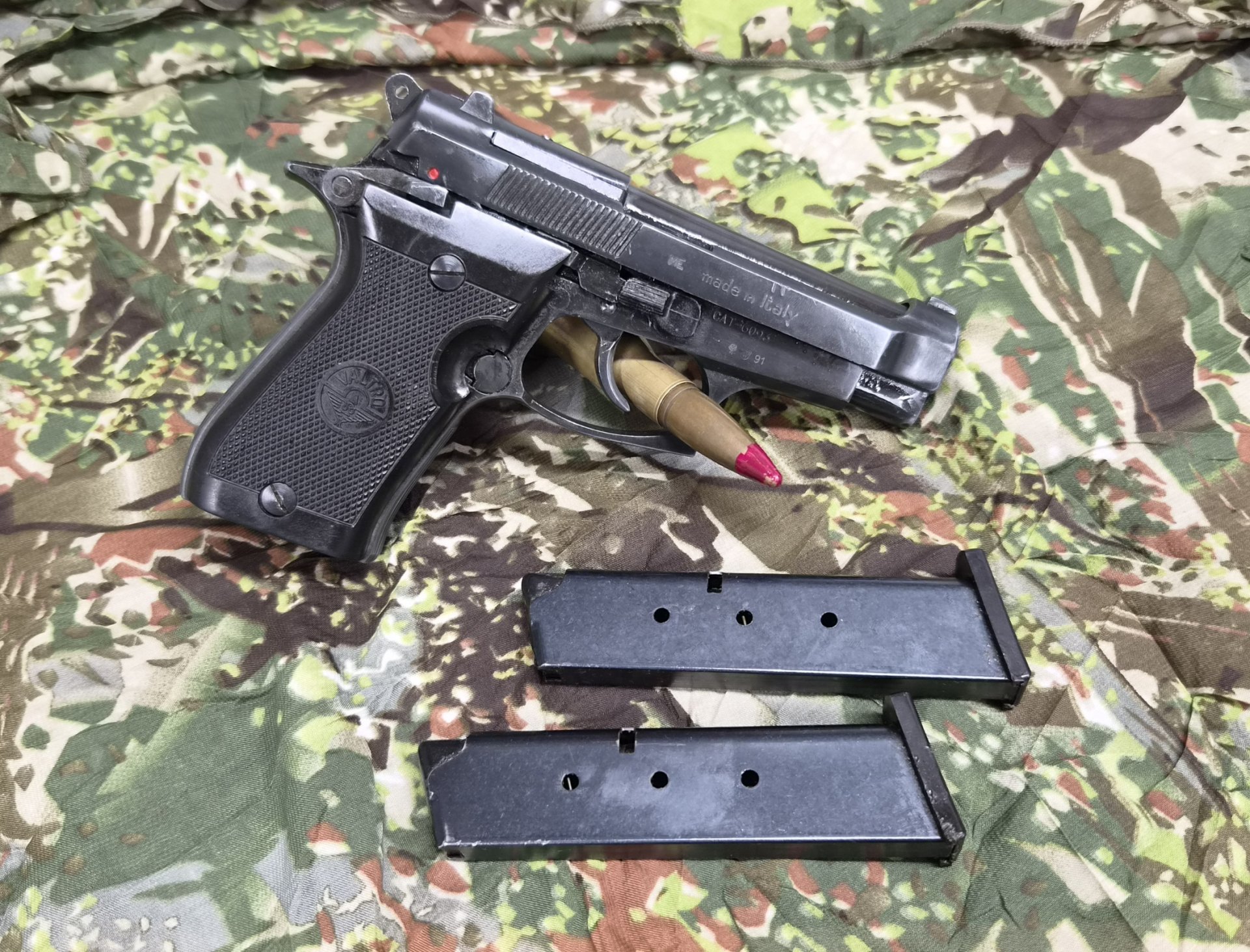 ME Valtro Mod. 85 Combat 9mm P.A.K. – Komplettset mit 2 Magazinen & Lederholster – Bild 2