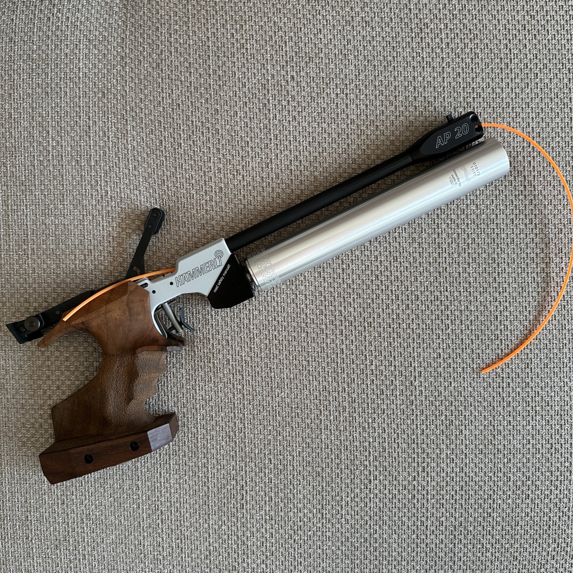 Hämmerli AP20 PRO – Match-Luftpistole 4,5 mm – Holzgriff M rechts – Koffer & Zubehör – Bild 2