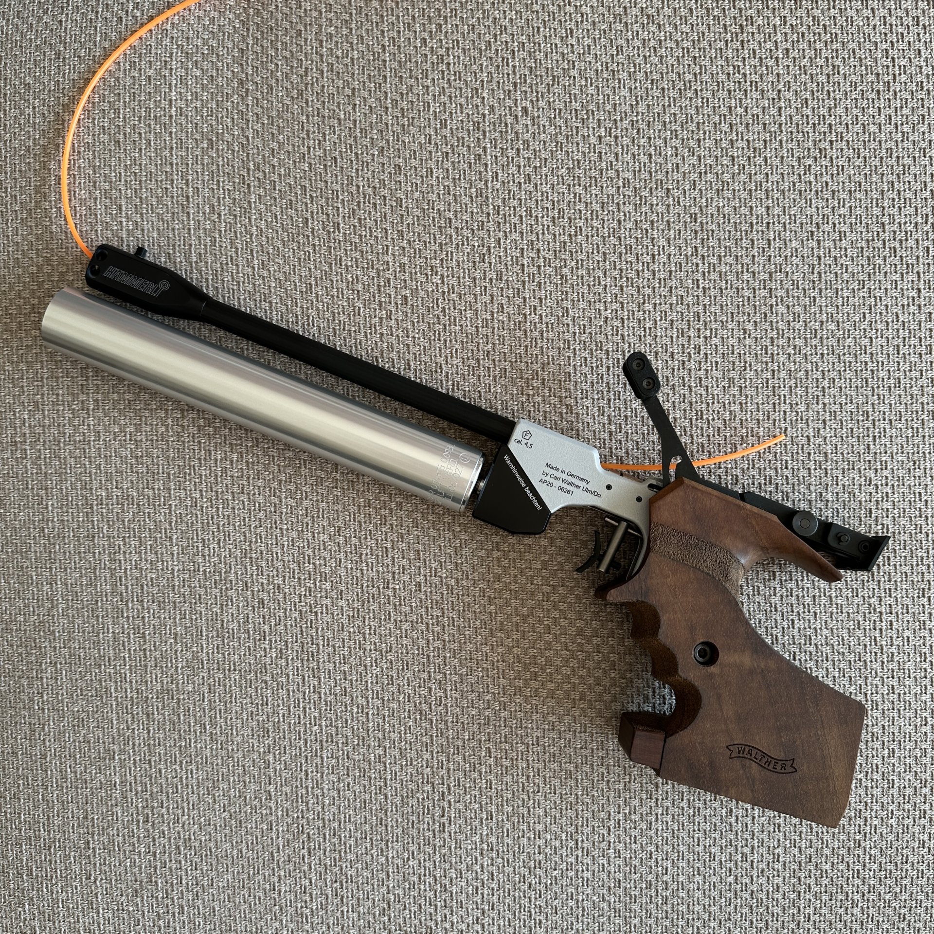 Hämmerli AP20 PRO – Match-Luftpistole 4,5 mm – Holzgriff M rechts – Koffer & Zubehör – Bild 1