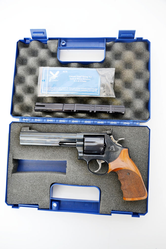 Revolver Smith & Wesson Modell 586-4, Kaliber .357Magnum, Weaverschiene, Koffer – Bild 6