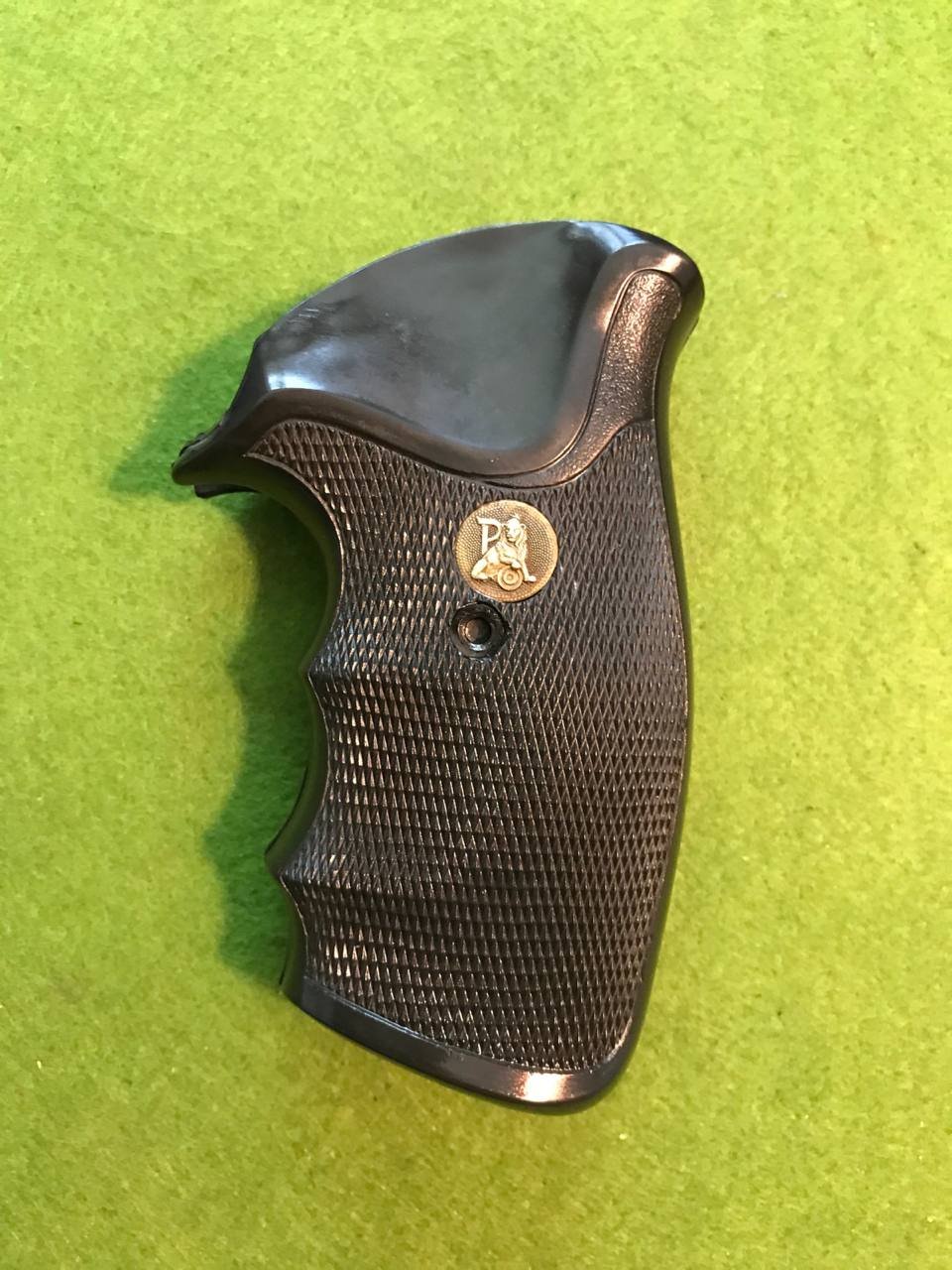 PACHMAYR GUMMI MONOGRIP "GRIPPER" FÜR RUGER GP 100 EVTL. AUCH GP 101 (?) – Bild 1