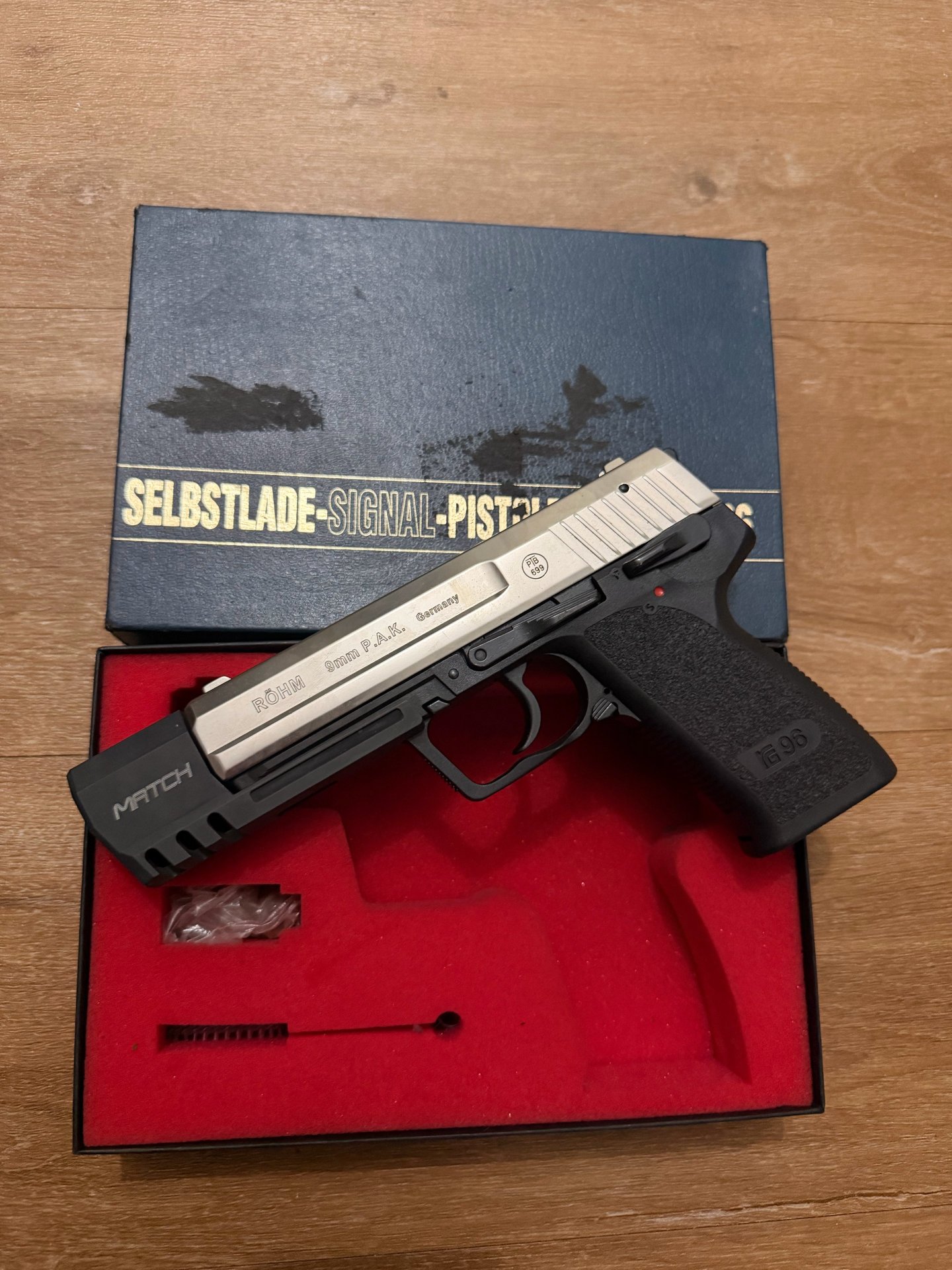 Röhm RG 96 9mm P.A.K mit Match Abschussbecher – Bild 1
