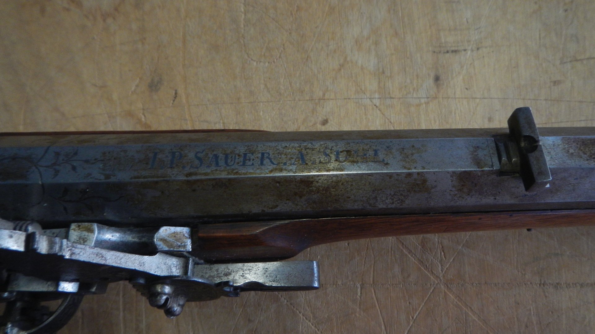 Vorderlader Radschloß Gewehr J.P. Sauer A Suhl Sehr verziertes Schloß SUPERSELTEN Topzustand – Bild 4