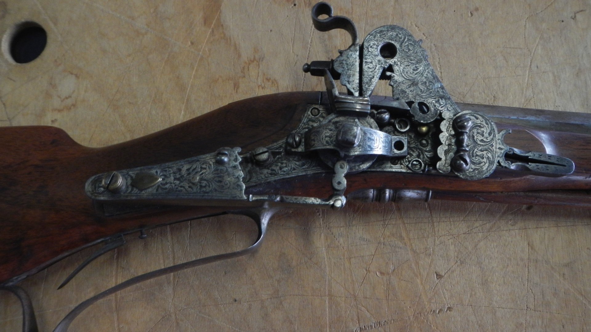 Vorderlader Radschloß Gewehr J.P. Sauer A Suhl Sehr verziertes Schloß SUPERSELTEN Topzustand – Bild 2