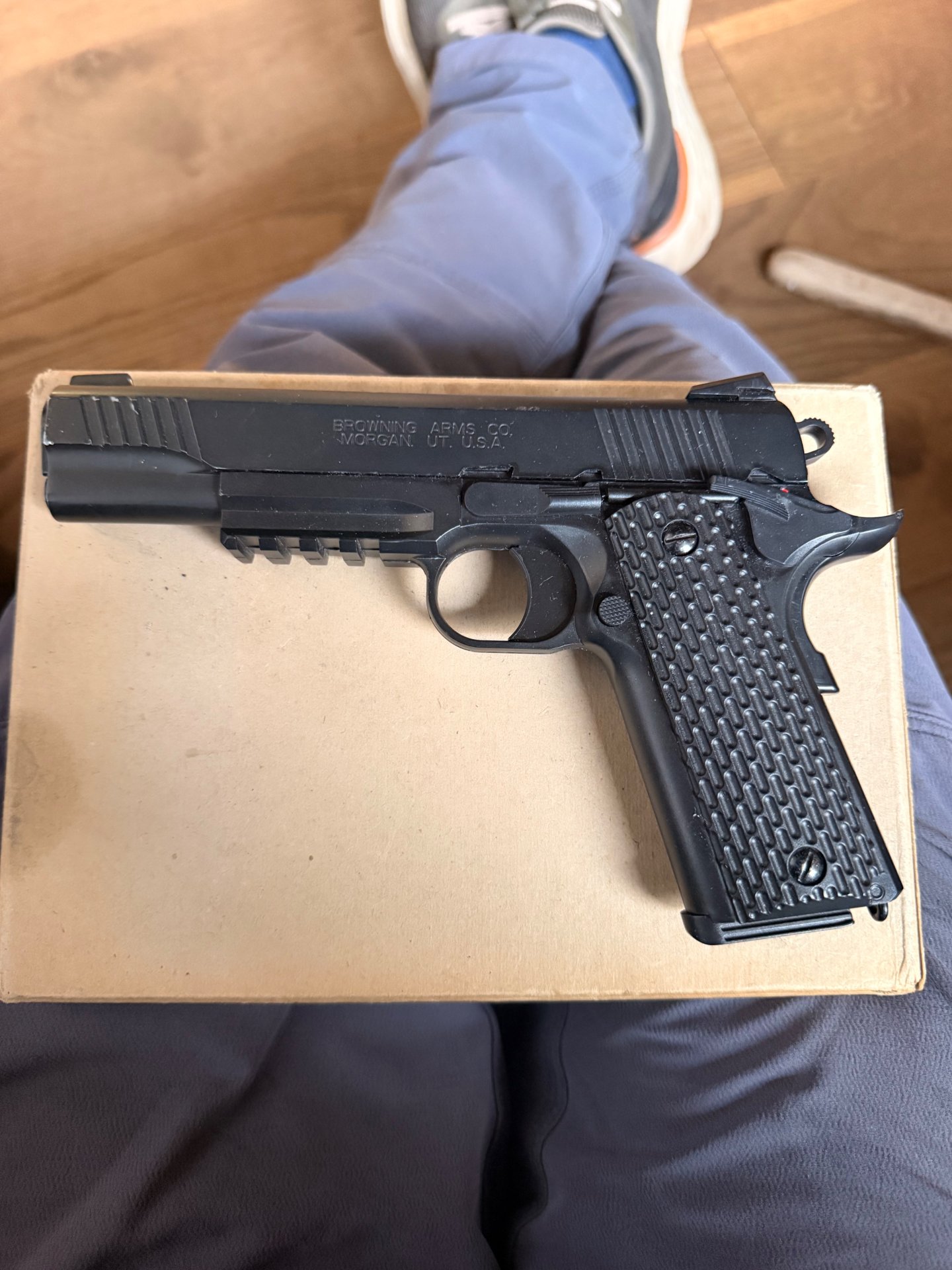 Browning 1911 mit Metallschlitten schwere Softairpistole Kal. 6 mm – Bild 2