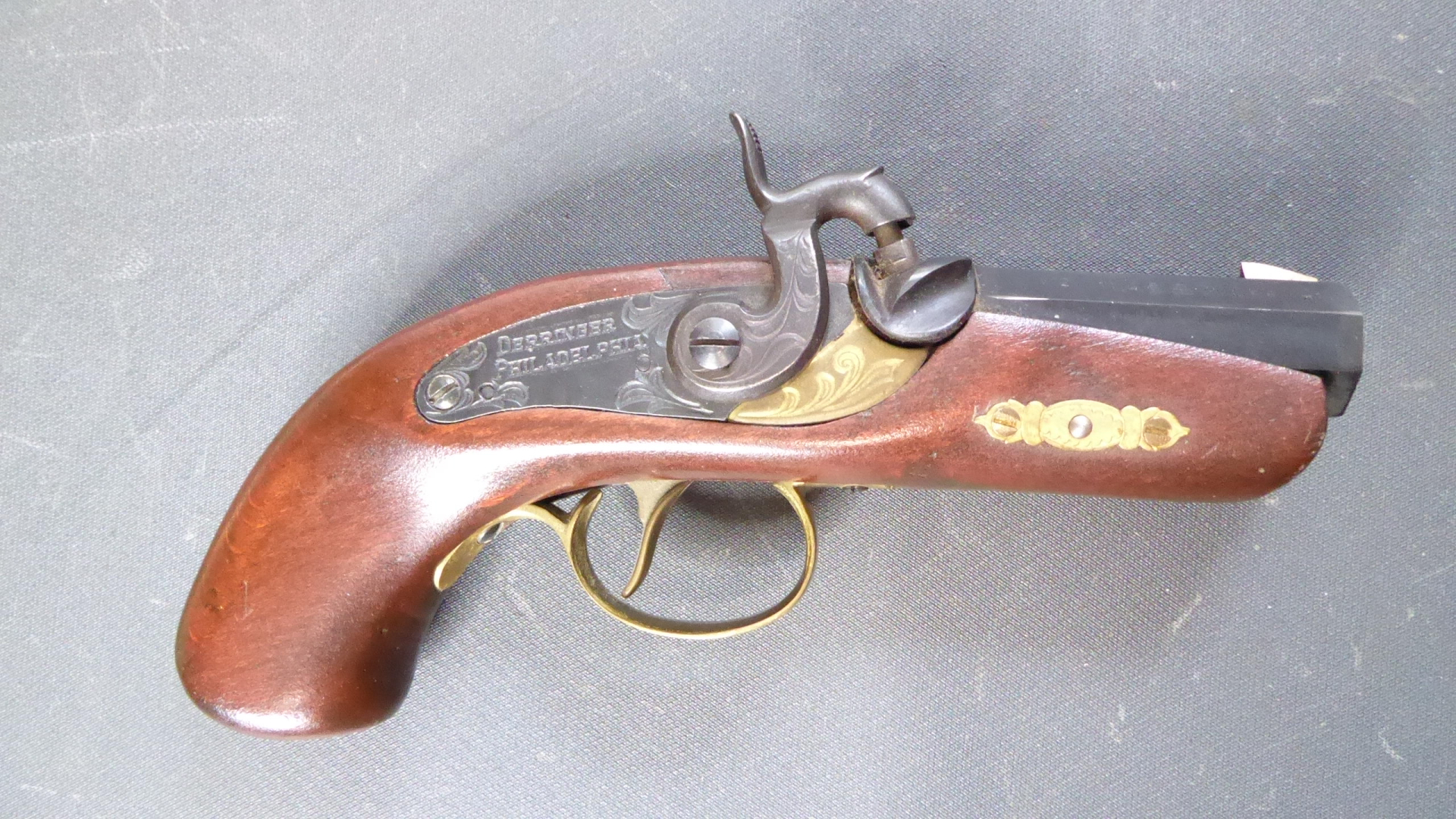 Älterer Nachbau Derringer PHILADELPHIA Perkussions Pistole Hersteller DIKAR Kal.45 – Bild 1