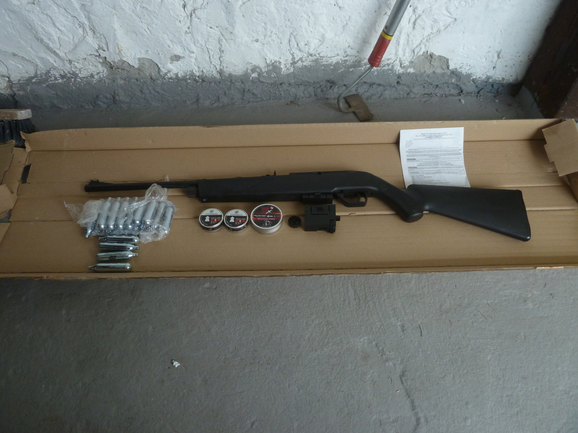 CO2 Luftgewehr Crosman 1077 RepeatAir Kunststoffschaft schwarz Kaliber 4,5 mm Diabolo – Bild 1