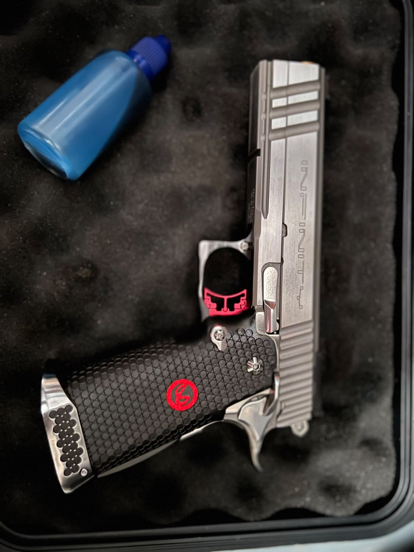2011 Infinity 40 S&W wie neu inkl. 5 Magazine – Bild 2