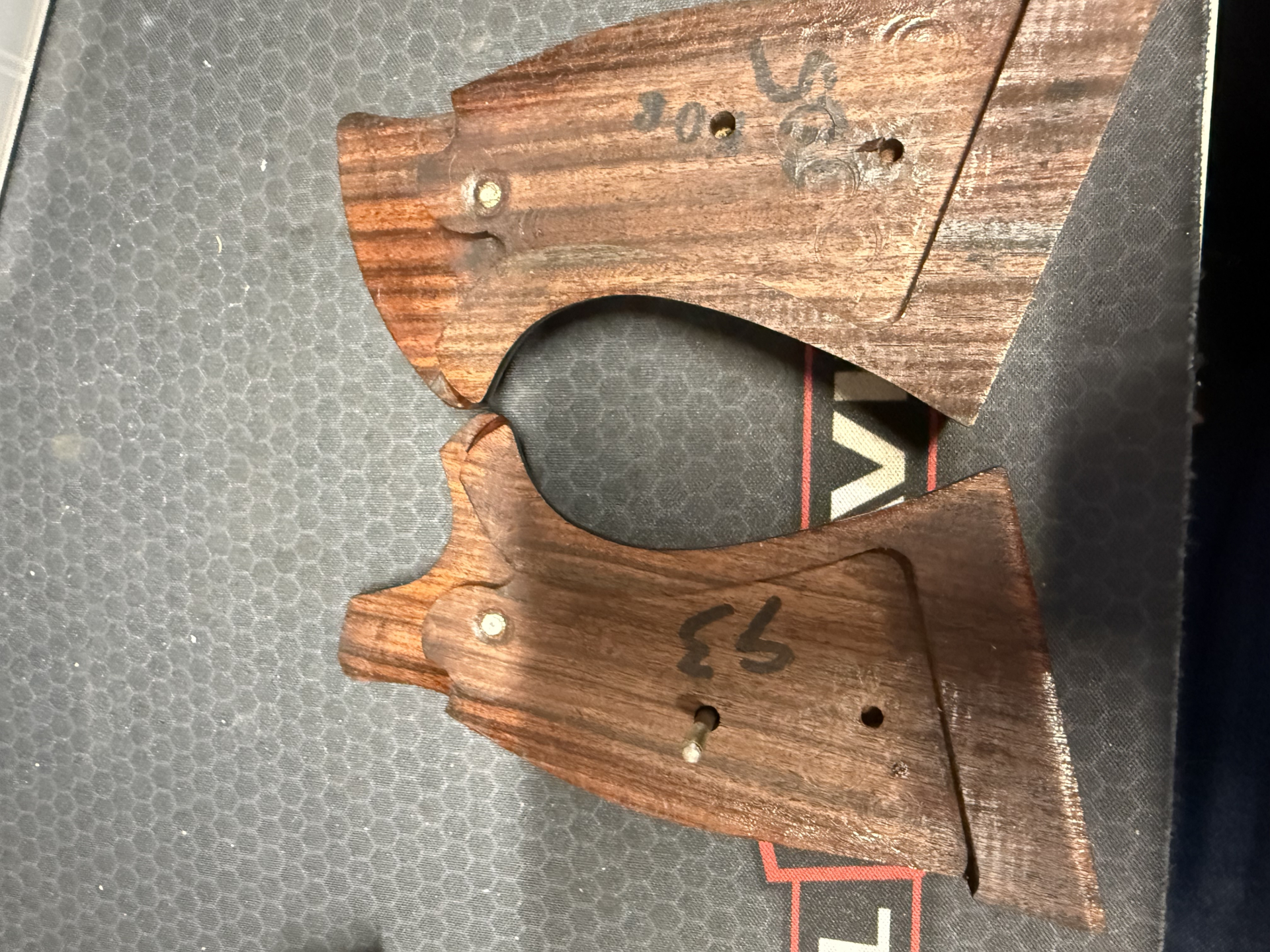 S&W Griffschalen K/L Rahmen square butt, offener Rücken – Bild 2