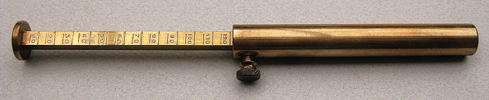 Altes Pulvermaß aus Messing für Schwarzpulver – Bild 2