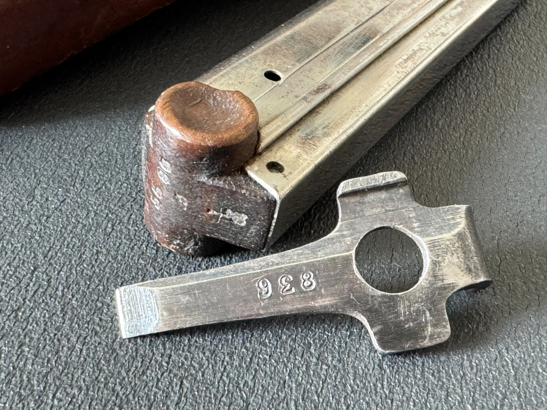 P08 Holster 1. WK J.M. ECKART ULM m. Truppenstempel + Orig. Magazin & Werkzeug P.08 – Bild 6
