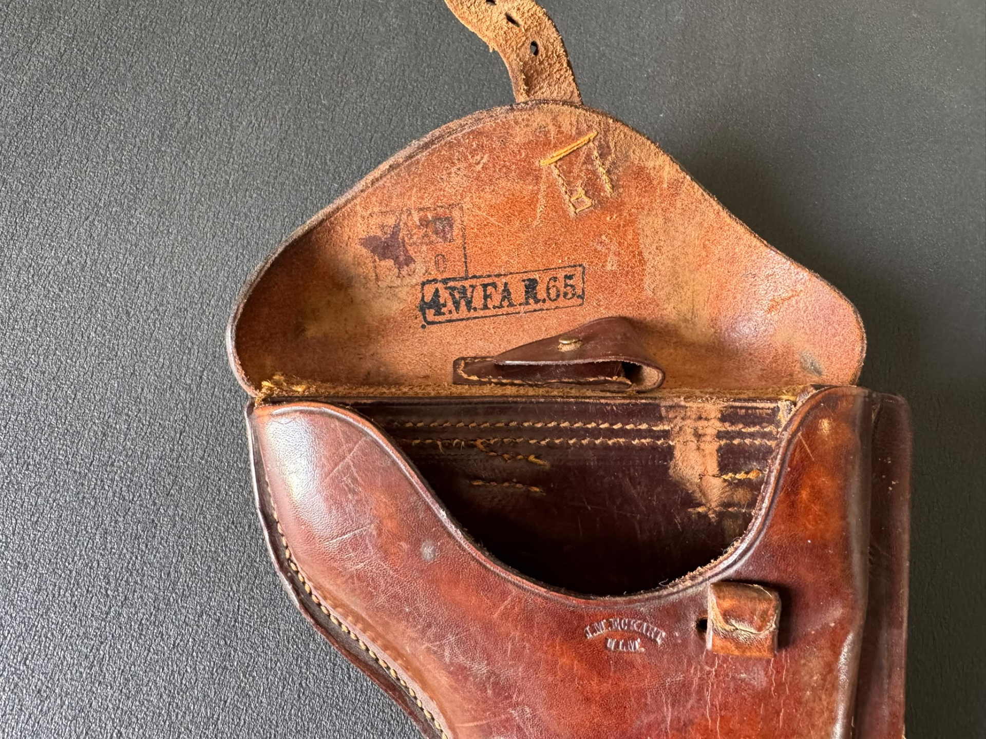 P08 Holster 1. WK J.M. ECKART ULM m. Truppenstempel + Orig. Magazin & Werkzeug P.08 – Bild 3