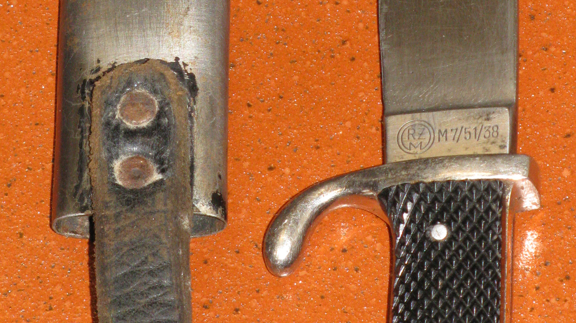 HJ Messer / Fahrtenmesser mit Prägung „RZM M7 / 51 / 38“ und einer Stahlscheide – Bild 5