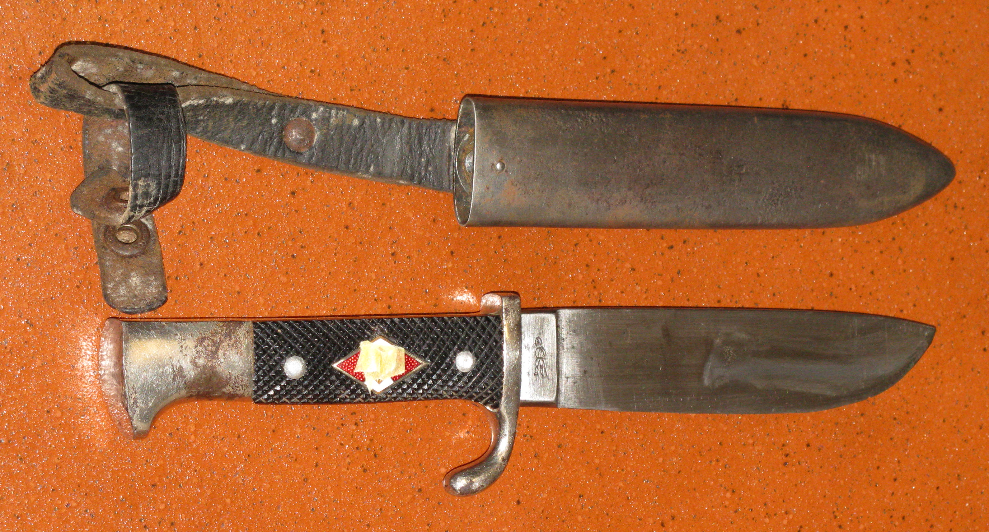 HJ Messer / Fahrtenmesser mit Prägung „RZM M7 / 51 / 38“ und einer Stahlscheide – Bild 2