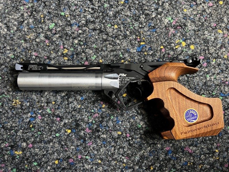 Feinwerkbau FWB P8X Matchluftpistole 4,5mm Rechts M Zubehörkoffer – Bild 2