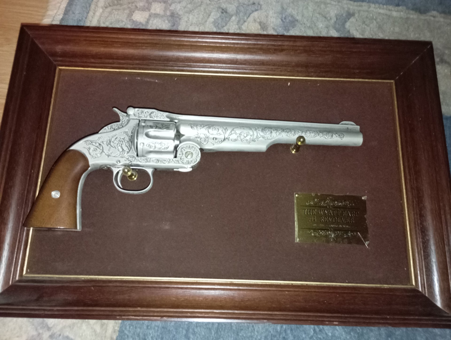 Whyatt Earp Revolver Deko Stück – Bild 1