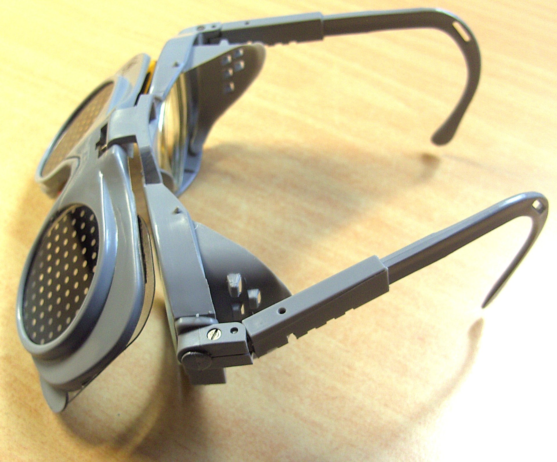 Futuristische Schießbrille – Bild 2