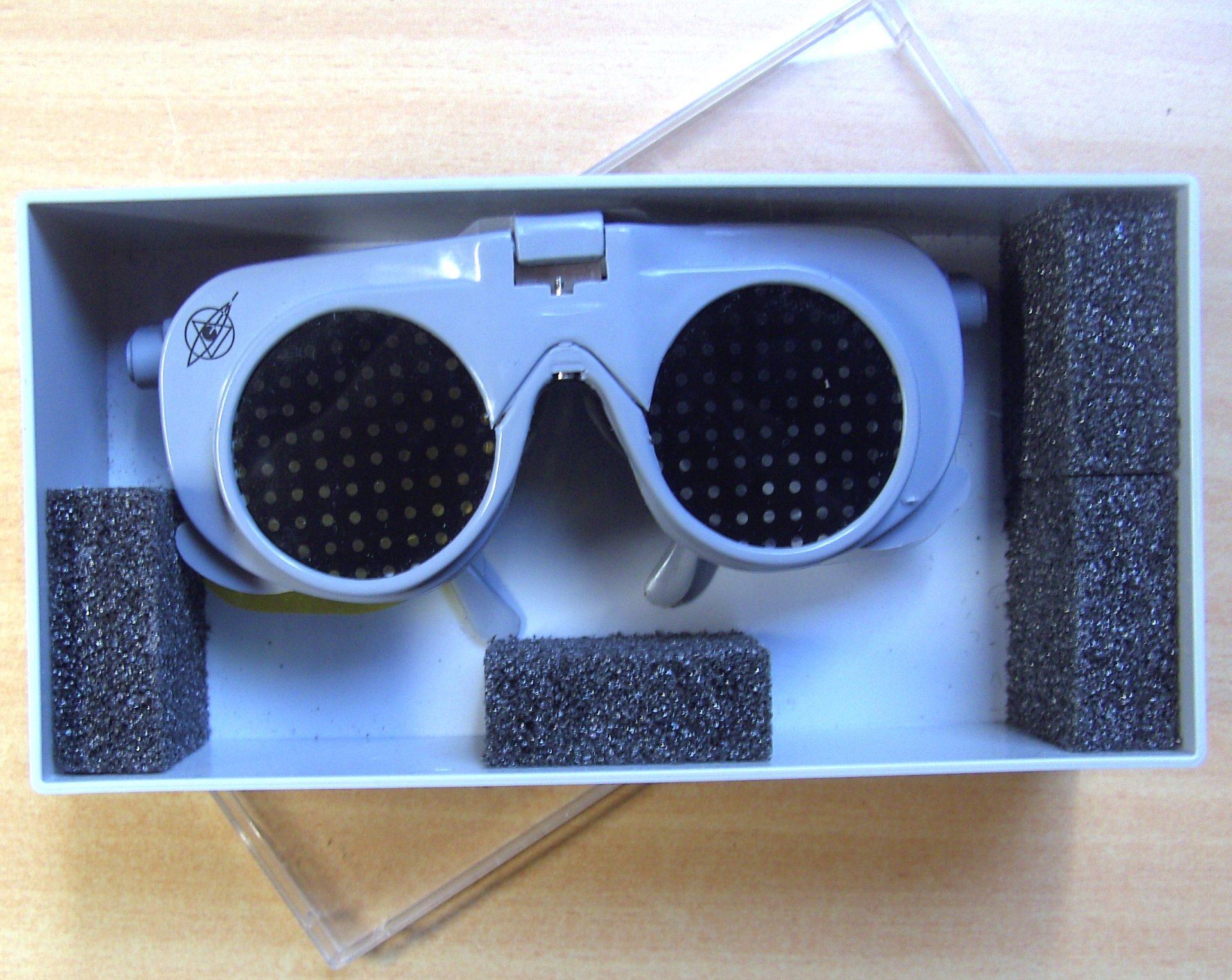 Futuristische Schießbrille – Bild 1