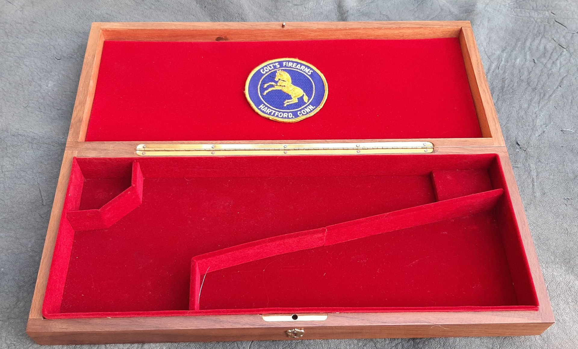 Kurzwaffen-Kasten aus Holz – Bild 1
