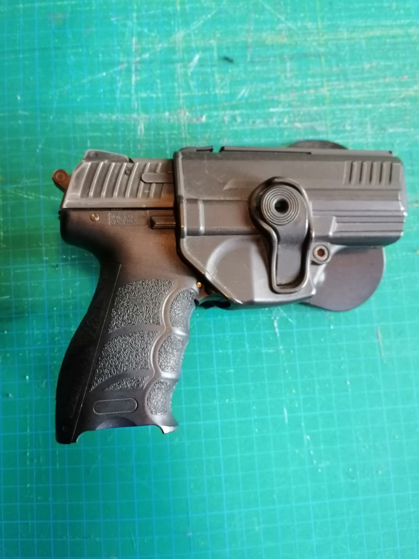Umarex P30 mit 2 Magazinen und IMI Holster DEFEKT – Bild 3