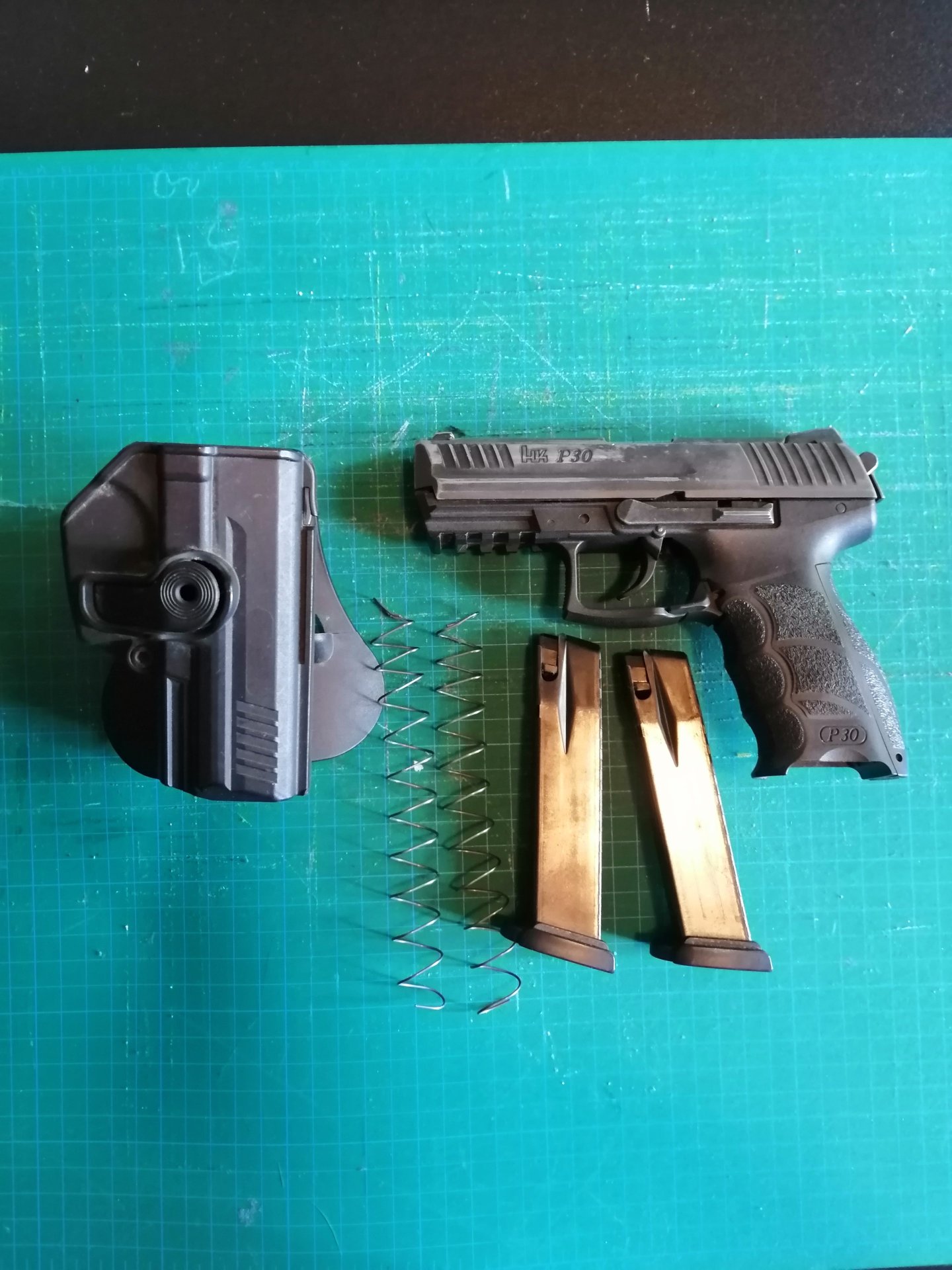 Umarex P30 mit 2 Magazinen und IMI Holster DEFEKT – Bild 1