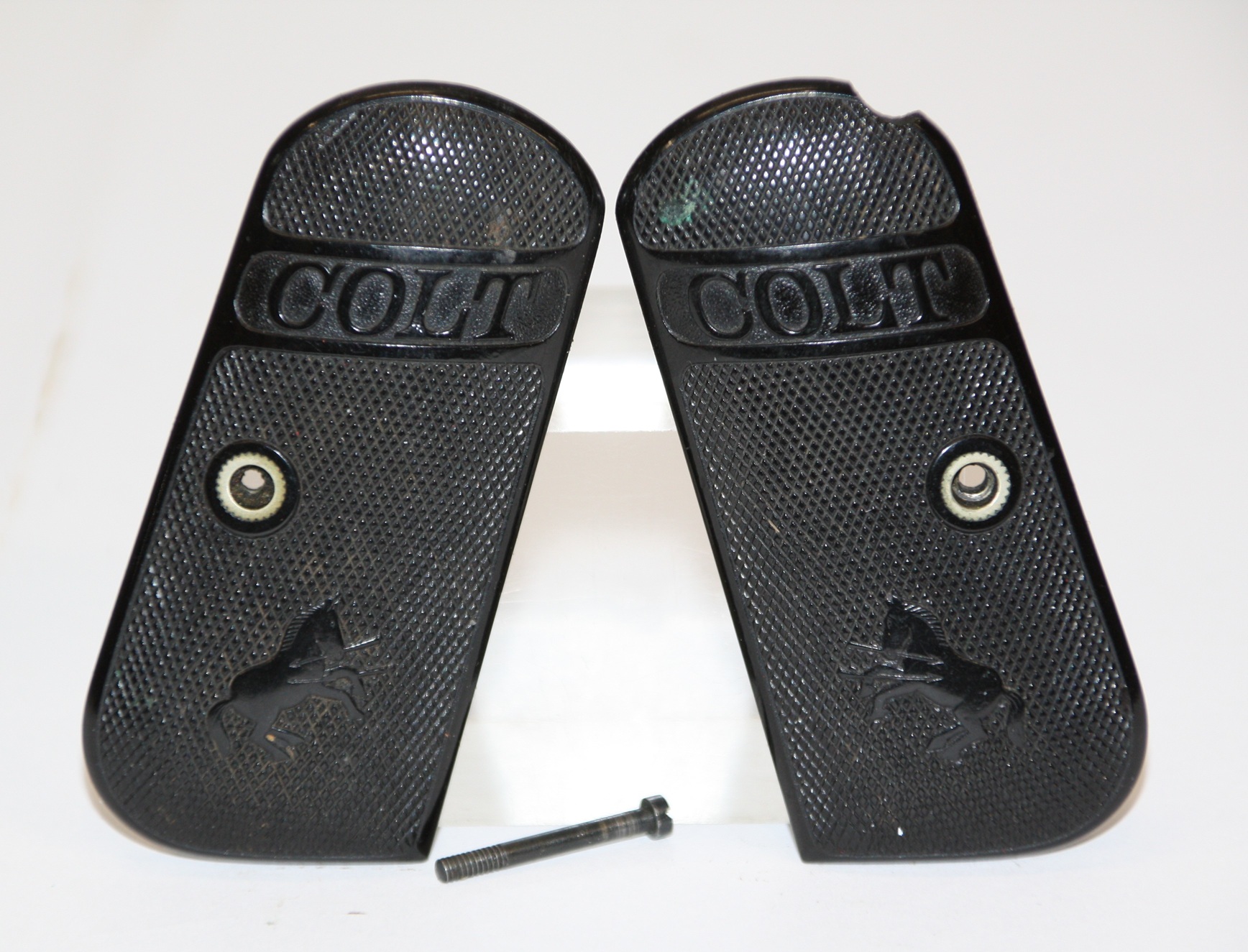 COLT 1903 .32ACP - Griffschalen – Bild 1